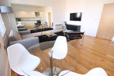 2 bed flat, Chaucer Building, City Centre, Newcastle, NE15JE - Image 3